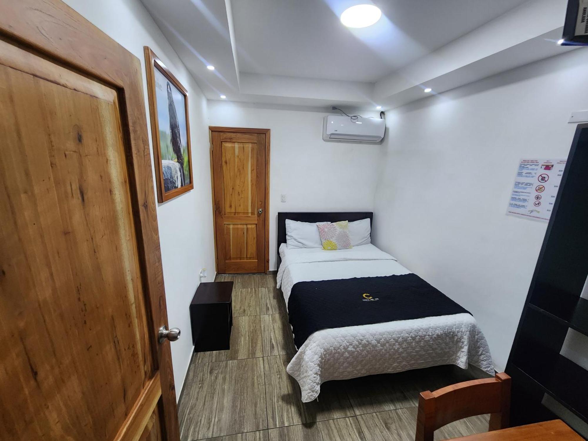 Costa Del Sol Hotell Puerto Ayora  Exteriör bild