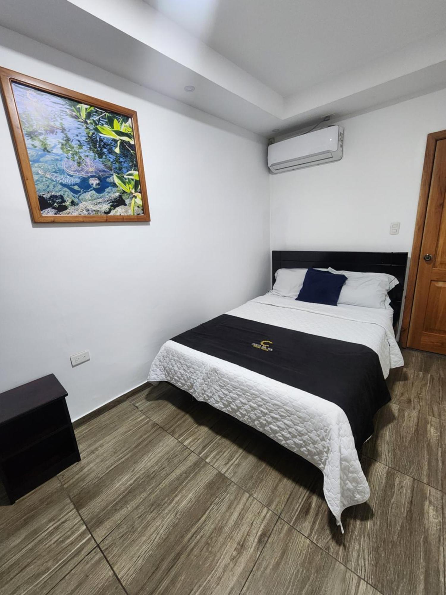 Costa Del Sol Hotell Puerto Ayora  Exteriör bild